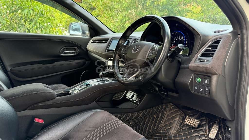 Honda Vezel RS 2016 SUV (Used) - Image 2