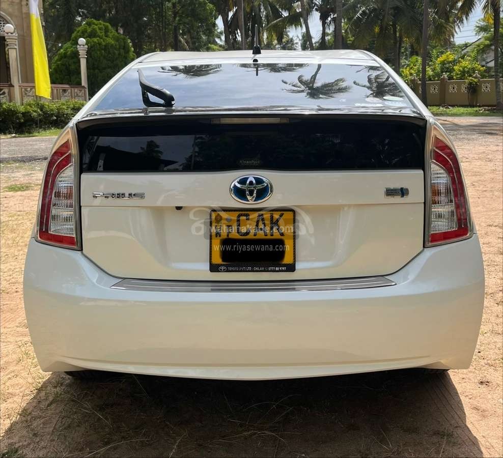 Toyota Prius 2015 Hatchback (Used)