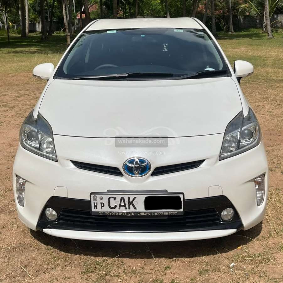 Toyota Prius 2015 Hatchback (Used) - Image 4