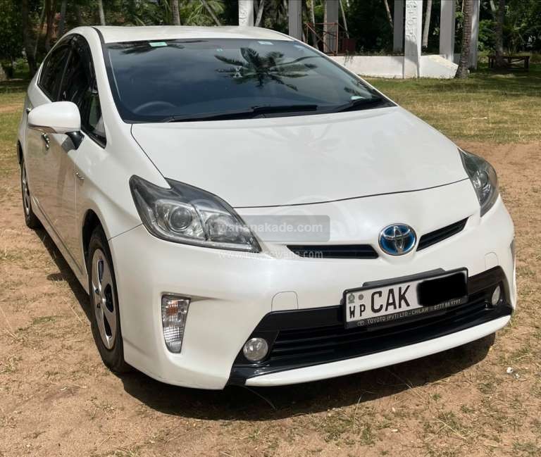 Toyota Prius 2015 Hatchback (Used) - Image 6