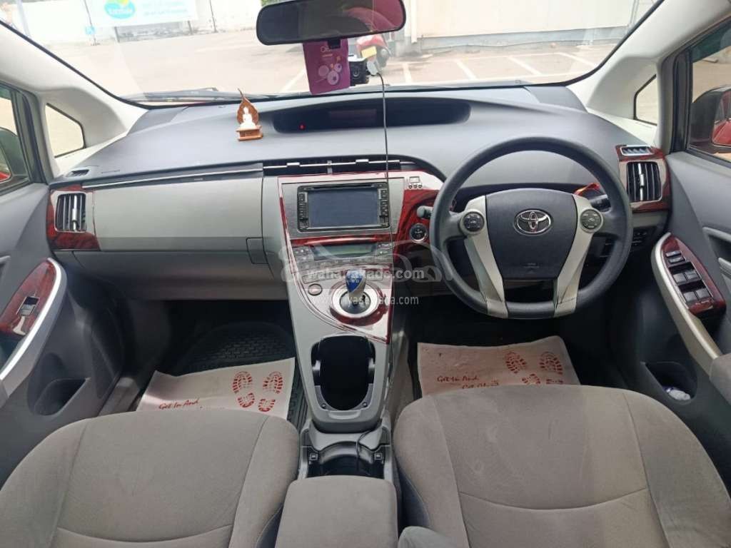 Toyota Prius 2012 Hatchback (Used) - Image 2