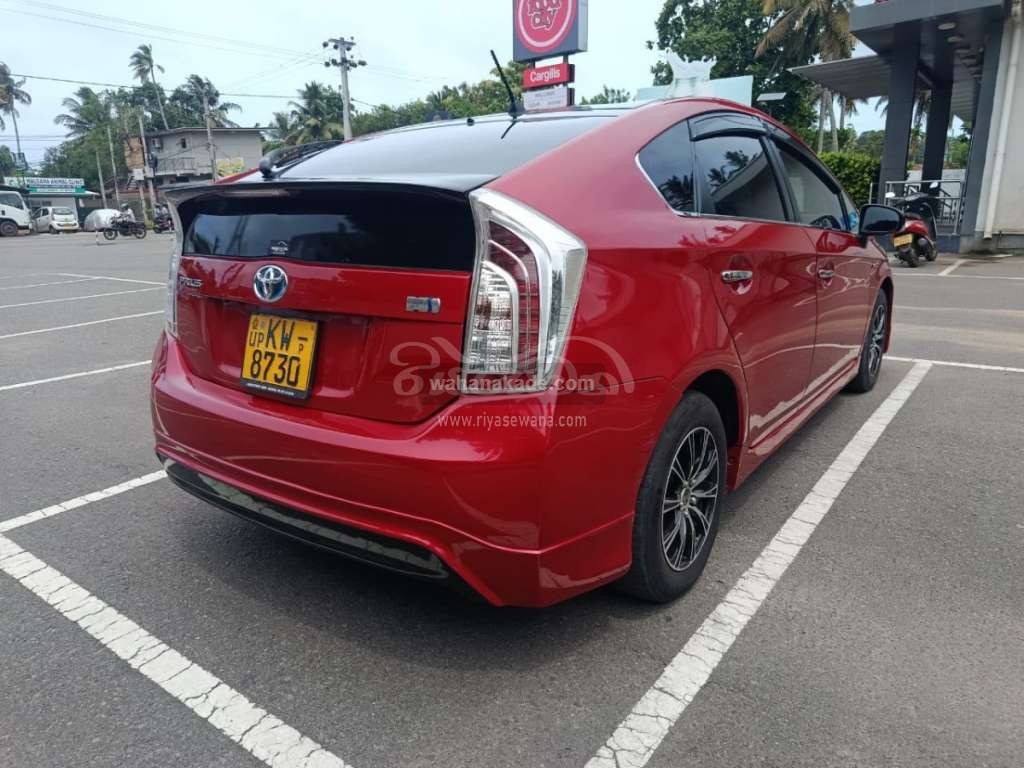 Toyota Prius 2012 Hatchback (Used) - Image 5