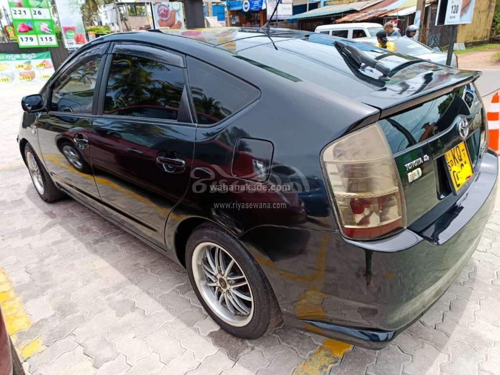Toyota Prius (XW20, second generation) 2015 Hatchback (Used) - Image 3