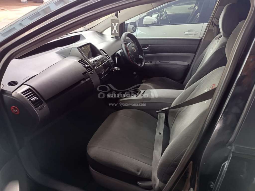 Toyota Prius (XW20, second generation) 2015 Hatchback (Used) - Image 5