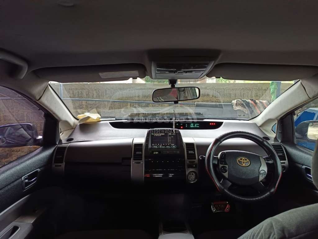Toyota Prius (XW20, second generation) 2015 Hatchback (Used) - Image 8